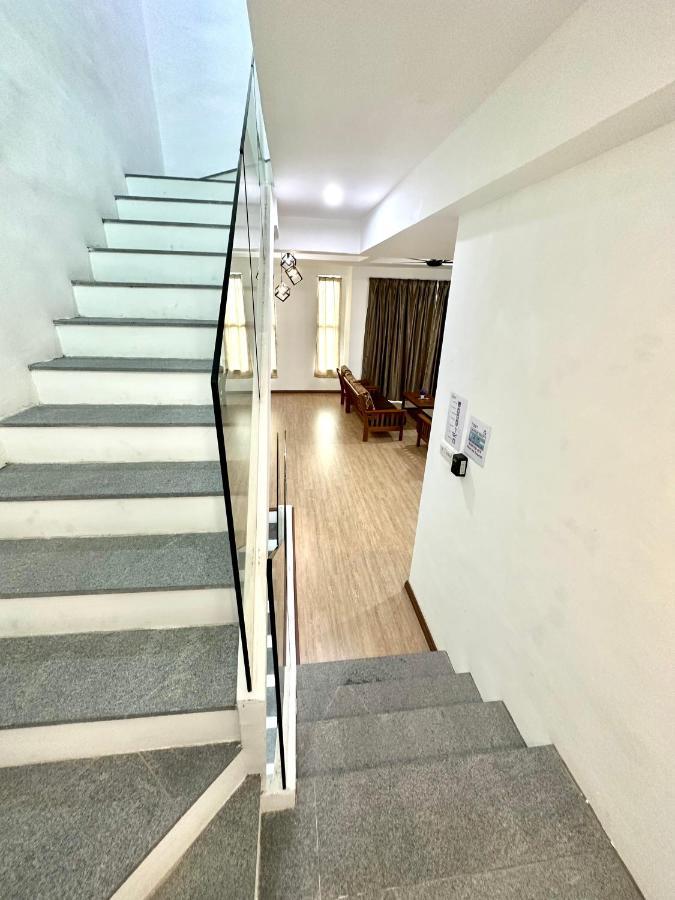 Springfield 3-Storey Cheerful Townhouse #Yoyo Homestay Сандакан Экстерьер фото